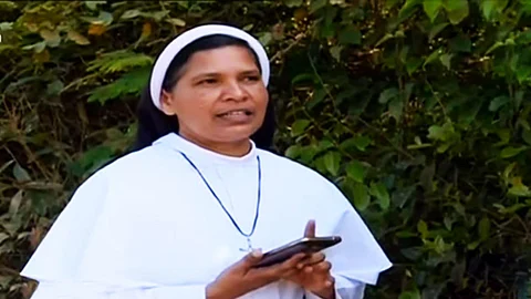 ‘പരാതിയില് പോലീസ് നടപടിയെടുത്തില്ല’ ;സഭ ഇരയ്ക്കൊപ്പം നില്ക്കണമെന്നും സിസ്റ്റര് ലൂസി