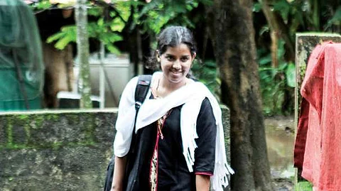 നീനു: ജാതിവെറിക്കും ദുരഭിമാനത്തിനും തോല്പ്പിക്കാനാവാത്ത നിശ്ചയദാര്ഢ്യം