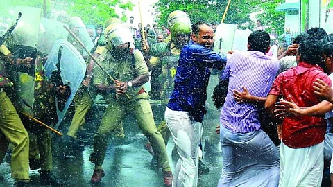 സിപിഐക്ക് അടിയുടെ പിന്നാലെ അറസ്റ്റും; ഡിഐജി ഓഫീസിലേക്ക് മാര്ച്ച് നടത്തിയ ലോക്കല് കമ്മിറ്റിയംഗത്തെ പിടികൂടി