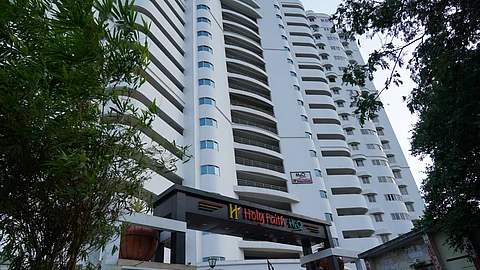 മരട് ഫ്ളാറ്റ് പൊളിക്കല് : താമസക്കാരെ മറ്റെന്നാള് ഒഴിപ്പിക്കില്ല