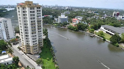 ‘അതിനിപ്പോള് പ്രസക്തിയില്ല’; മരടിലെ ഉടമകള്ക്ക് ‘പുതിയ ഫ്ളാറ്റെ’ന്ന വാഗ്ദാനത്തില് ഉരുണ്ടുകളിച്ച് ആല്ഫാ വെഞ്ചേഴ്സ്