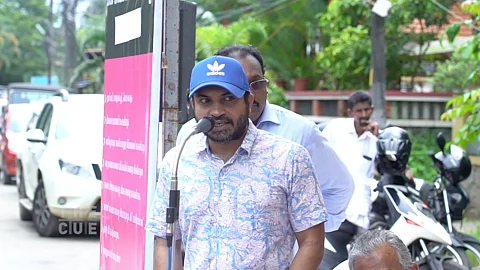 സിനിമാക്കാരും മനുഷ്യരാണ്, മരട് ഫ്ളാറ്റ് പ്രശ്നത്തില് എല്ലാവരുടെയും പിന്തുണ വേണമെന്ന് സൗബിന്