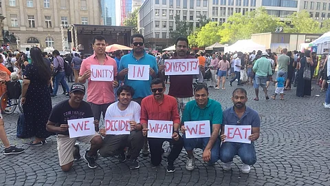 ‘ബീഫ് പിന്വലിക്കാന് സമ്മര്ദ്ദമുണ്ടെന്ന് ഇന്ത്യന് കോണ്സുലേറ്റ് പറഞ്ഞു’; നാണക്കേട് വിചാരിച്ചാണ് പിന്മാറിയതെന്ന് ജര്മന് മലയാളികള്