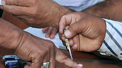 കേരളം വീണ്ടും തെരഞ്ഞെടുപ്പ് ചൂടിലേക്ക്; സ്ഥാനാര്ത്ഥികളെ കണ്ടെത്താന് 9 ദിവസം മാത്രം