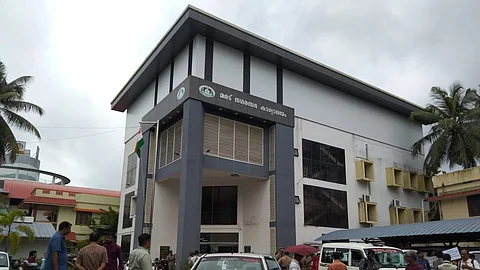 മരടിലെ 1800 നിര്മ്മാണങ്ങള് കൂടി പരിശോധിക്കുന്നു; കൂടുതല് ഒഴിപ്പിക്കല് ഉണ്ടായേക്കും