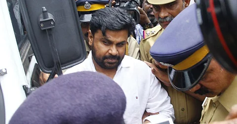 ‘സ്വകാര്യതയ്ക്ക് ഭീഷണിയാകും’; മെമ്മറി കാര്ഡ് ദിലീപിന് കൊടുക്കരുതെന്ന് ആക്രമണത്തിനിരയായ നടി