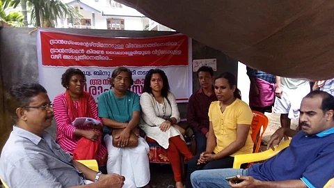 ട്രാന്സ്ജെന്ഡര് ഹോമിലേക്ക് വഴിയടച്ചതിനെതിരെ നിരാഹാരം; ബിന്ദു അമ്മിണിയെ ആശുപത്രിയില് പ്രവേശിപ്പിച്ചു