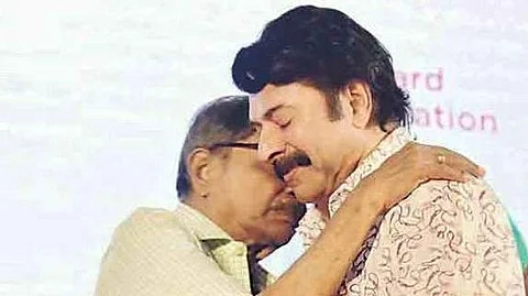 മമ്മൂട്ടിയോട് സ്നേഹവും ആരാധനയുമെന്ന് എംടി; ഗുരുതുല്യനെന്ന് മമ്മൂട്ടി