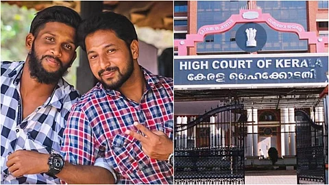 പെരിയ ഇരട്ടക്കൊല: ‘സാക്ഷികളേക്കാള് പൊലീസ് വിശ്വസിച്ചത് പ്രതികളെ’; കേസ് സിബിഐക്ക് വിട്ട് കോടതി