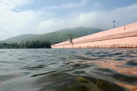 പ്രളയ സാഹചര്യങ്ങളില് മുല്ലപ്പെരിയാര് അണക്കെട്ടിന്റെ നിയന്ത്രണമേറ്റെടുക്കാന് കേന്ദ്രം