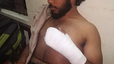 ‘എസ്എഫ്ഐ പ്രവര്ത്തകരെ തല്ലിച്ചതയ്ക്കുന്നത് നോക്കി നിന്നു’; കളമശ്ശേരി എസ്ഐ സംഘ്പരിവാര് അനുഭാവിയെന്ന് ആരോപണം