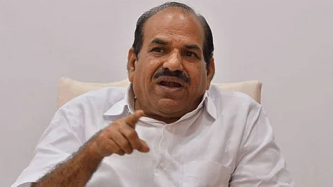 ഫ്ളാറ്റുടമകള്ക്ക് നിര്മ്മാതാക്കളുടെ കയ്യില് നിന്നും പണം വാങ്ങി നല്കണമെന്ന് കോടിയേരി; ‘ഒഴിയുന്നവര്ക്ക് പകരം സംവിധാനമൊരുക്കണം’