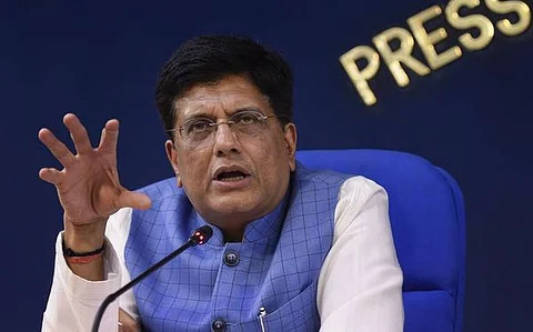 ‘ഗുരുത്വാകര്ഷണം കണ്ടുപിടിച്ചത് ഐന്സ്റ്റീന്, കണക്കില് കാര്യമില്ലെന്നും കേന്ദ്രമന്ത്രി പിയൂഷ് ഗോയല്; ട്രോള് മഴ