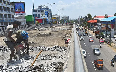 പാലാരിവട്ടം പാലം നിര്മ്മിച്ചത് ദേശീയ പാത അതോറിറ്റിയുടെ അനുമതിയില്ലാതെ ; സുരക്ഷാ പരിശോധനയും നടത്തിയില്ല