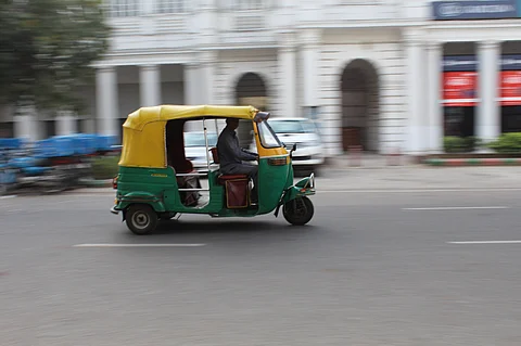 സീറ്റ് ബെല്റ്റ് ധരിച്ചില്ലെന്ന് കാണിച്ച് ഓട്ടോ ഡ്രൈവര്ക്കും പിഴയിട്ട് പൊലീസ്