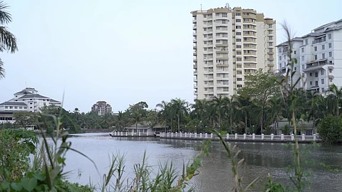 നിയമം ലംഘിച്ച് 1800 കെട്ടിടങ്ങള്; പൊളിക്കല് നടപടികള് മരടിലൊതുങ്ങില്ല