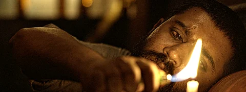 Exclusive stills Moothon: ലക്ഷദ്വീപില് നിന്ന് മുംബൈയിലെത്തിയ മൂത്തോന്