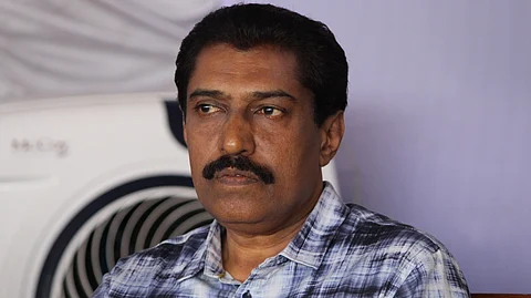 ‘എഴുത്തുകാരന്റെ ഇടപെടല് എഴുത്തില്, പ്രതിബദ്ധതയും സാംസ്കാരിക നായകസ്ഥാനവും ആരോപിക്കണോ എന്നതില് സംശയം’: വി.ജെ ജയിംസ് അഭിമുഖം