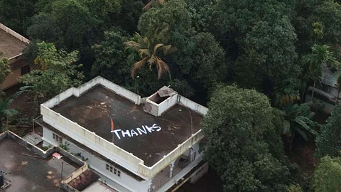 പ്രളയം: ഓര്മ്മയുണ്ടോ അതിജീവന പ്രതീകമായ താങ്ക്സ് ചിത്രം?; ഒരു വര്ഷം കഴിഞ്ഞിട്ടും ആ ദുരന്തബാധിത കുടുംബത്തിന് നഷ്ടപരിഹാരമില്ല