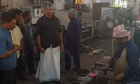 ‘101 തവണ വെട്ടിയാലും മൂര്ച്ച പോകാത്ത അരിവാളും കത്തിയും ഉണ്ടാക്കിയേ പോകൂ’; സര്ക്കാരിനെതിരെ പരിഹാസവുമായി ജേക്കബ് തോമസ്