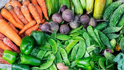 ‘ജൈവ’ത്തില് പച്ചക്കറിയില് തളിക്കാന് പാടില്ലാത്ത കീടനാശിനിയും; ഗൗരവത്തോടെ കാണണമെന്ന് സര്ക്കാറിനോട് കാര്ഷിക സര്വകലാശാല