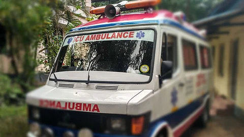 വിഐപിക്കായി ആംബുലന്സ് പിടിച്ചിട്ടു; മൃതദേഹവുമായി ഇതരസംസ്ഥാന കുടുംബം പോസ്റ്റ്മോര്ട്ടത്തിന് കാത്തിരുന്നത് മണിക്കൂറുകള്