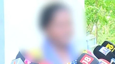 വാളയാര് കേസില് പ്രതികളെ വെറുതെവിട്ട വിധി റദ്ദാക്കി; പുനര്വിചാരണയ്ക്ക് ഉത്തരവിട്ട് ഹൈക്കോടതി