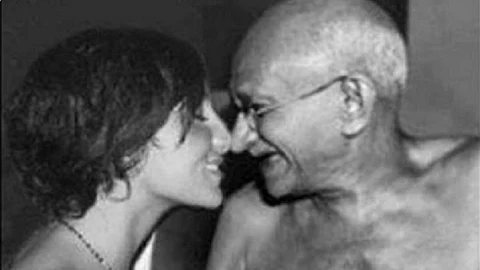 Fact Check : യുവതിക്കൊപ്പമുള്ള ഗാന്ധിയുടെ ചിത്രം വ്യാജം ; പ്രചരിപ്പിക്കുന്നത് നെഹ്രുവിനെ വെട്ടിമാറ്റിയ കൃത്രിമ ചിത്രം