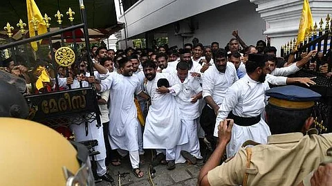 ‘സഭകളുടെ മിക്കി മൗസ് കളിക്ക് കൂട്ടുനില്ക്കാനാകില്ല’; എന്നും പള്ളിക്ക് സംരക്ഷണം അപ്രായോഗികമെന്ന് സര്ക്കാര്