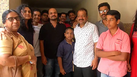 സ്വന്തം ജീവിതം സ്ക്രീനില് കാണാന് എല്ദോയെത്തി; സുരാജ്-സൗബിന് ചിത്രം ‘വികൃതി’ തിയ്യേറ്ററുകളില്