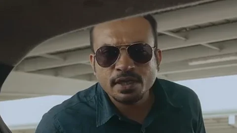 ‘നീ എന്താ ഫോട്ടോയ്ക്ക് ലൈക്ക് ചെയ്യാത്തേ’, സുരാജും സൗബിനും വികൃതിയുമായി വെള്ളിയാഴ്ച