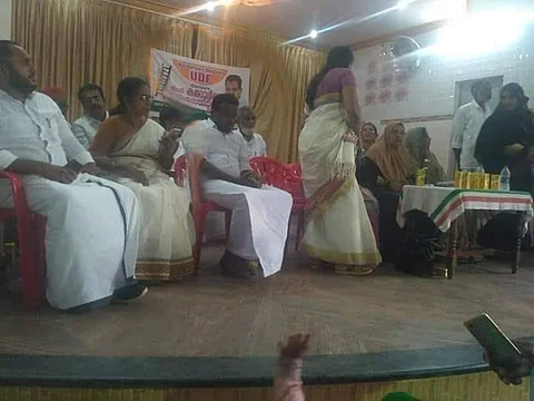 ‘എം.സി കമറുദ്ദീന് വേണ്ടി യുഡിഎഫ് വേദിയില് ഫിറോസ് കുന്നംപറമ്പില്’; തനിക്ക് രാഷ്ട്രീയം പാടില്ലെന്ന് നിയമമില്ലല്ലോയെന്ന് മറുപടി