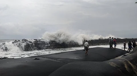 വൈകീട്ട് കനത്ത മഴയ്ക്കും കാറ്റിനും സാധ്യത; ഇടിമിന്നലിനെതിരെ ജാഗ്രത വേണം