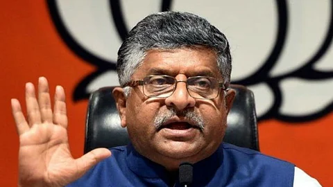 ‘3 ചിത്രങ്ങള് ഒറ്റ ദിനം കൊണ്ട് 120 കോടി വാരി’; രാജ്യത്ത് സാമ്പത്തിക മാന്ദ്യമില്ലെന്ന് ന്യായീകരിക്കാന് കേന്ദ്രമന്ത്രിയുടെ വിചിത്രവാദം