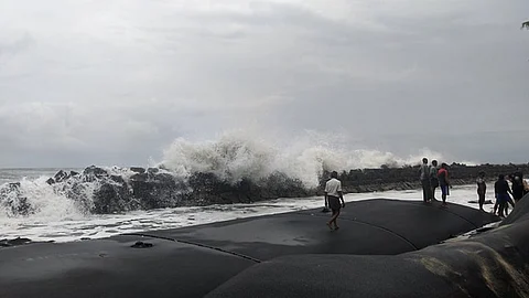 ‘മഹ’ കേരളം വിട്ടു; മഴ കുറയും