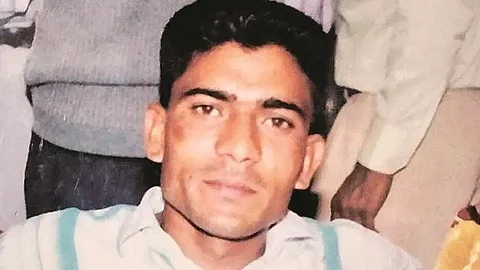 തൂണില് കെട്ടി തല്ലിച്ചതച്ചു, വെള്ളം ചോദിച്ചപ്പോള് മൂത്രം കുടിപ്പിച്ചു, സവര്ണരുടെ ക്രൂരമര്ദ്ദനത്തിനിരയായ ദളിത് യുവാവ് മരിച്ചു