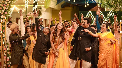 അരുണിനും നിക്കിയ്ക്കുമൊപ്പം ഉര്വശിയും മുകേഷും; ധമാക്ക നവംബര് 28ന്