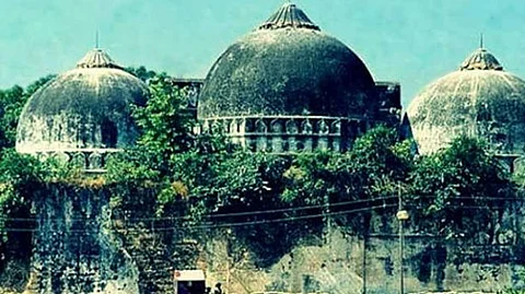 ഇന്ത്യന് ഭരണഘടന നിലവില് വരുമ്പോള് ബാബ്റി പള്ളിയില് നിസ്കാരമുണ്ടായിരുന്നു