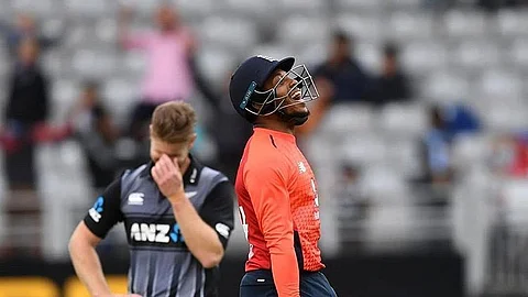 ഇതെന്താ ലോകകപ്പ് ഫൈനലിന്റെ തനിയാവർത്തനമോ; ന്യൂസിലാൻഡ് ഇംഗ്ലണ്ട് ടി 20 മത്സര ശേഷം അമ്പരന്ന് ആരാധകർ