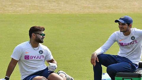 ഋഷഭ് പന്തിനേയും ശുഭ്മാൻ ഗില്ലിനെയും ടെസ്റ്റ് ടീമിൽ നിന്ന് ഒഴിവാക്കി; സാഹയ്ക്ക് പകരക്കാരൻ എസ് ഭരത്