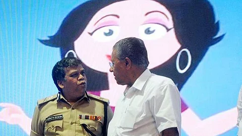 ഡിജിപിയുടെ ഭാര്യ ഗതാഗതനിയന്ത്രണത്തില് പെട്ടു; എസിപിമാര്ക്കും സിഐമാര്ക്കും അര്ദ്ധരാത്രി വരെ നില്പ് ശിക്ഷ