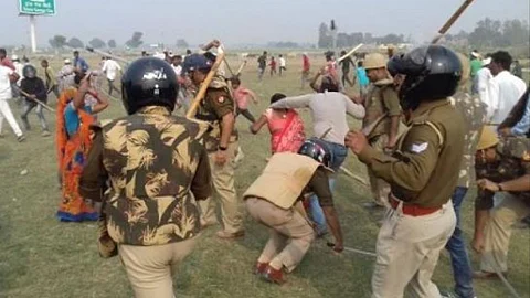 ‘ദയാരഹിതം, രാജ്യത്തിന് തന്നെ നാണക്കേട്’; ഉന്നാവോയില് കര്ഷകരെ തല്ലിച്ചതച്ച് പൊലീസ്; വീഡിയോ