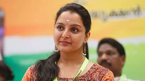 ശ്രീകുമാര് മേനോനെതിരായ മഞ്ജുവിന്റെ പരാതി ; കേക്ക് മുറിക്കുമ്പോള് സെറ്റിലുണ്ടായിരുന്ന മുഴുവന് പേരുടെയും മൊഴിയെടുക്കും