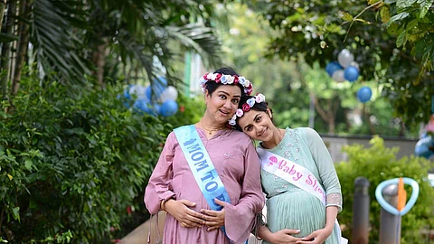 ബേബി ഷവര് ആഘോഷിച്ച് ഉര്വശിയും നിക്കിയും, ധമാക്കയിലെ പുതിയ ലുക്ക്