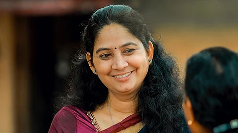 ‘ധര്മ്മശാസ്താവേ, അങ്ങ് തന്നെ ശ്രദ്ധിച്ചേക്കണേ’ ; നവോത്ഥാനം എന്നാല് സ്ത്രീകളെ മല കയറ്റുന്നതല്ലെന്ന് യു.പ്രതിഭ എംഎല്എ