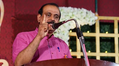 ‘പൂജാരിയാകാനല്ല, അധ്യാപകനാകാനുള്ള വിജ്ഞാപനമാണ്’; അമ്പലത്തിലെ ജോലിക്ക് അറബി വേണമെന്ന സെന്കുമാര് പോസ്റ്റിന് രൂക്ഷ വിമര്ശം