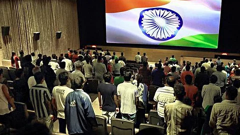 തിയേറ്ററില് ദേശീയഗാനത്തിനിടെ എഴുന്നേറ്റില്ല; ആക്രമിക്കപ്പെട്ടവര്ക്കെതിരെ കേസെടുത്ത് പൊലീസ്