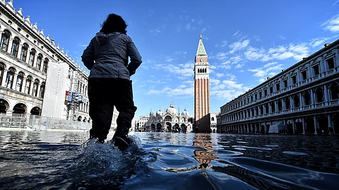 വെനീസ് പ്രളയം: കാലാവസ്ഥാമാറ്റം തള്ളിയ കൗണ്സില് ഹാളിലും വെള്ളം കയറി