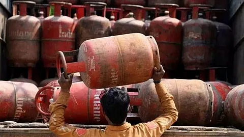 പാചകവാതക വില കൂട്ടി;ഗാര്ഹിക സിലിണ്ടറിന് 19 രൂപ50യുടെ വര്ധന