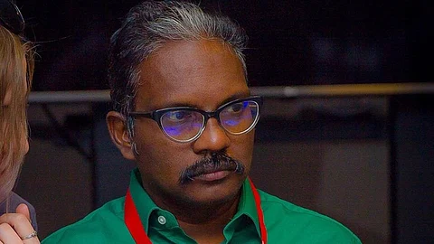 യുഎപിഎ: ‘കാട് പൂക്കുന്ന നേര’ത്തിലെ രംഗം ഷെയര് ചെയ്തതിന് പൊലീസുകാരന് മെമോ; വിമര്ശിച്ച് ഡോ ബിജു